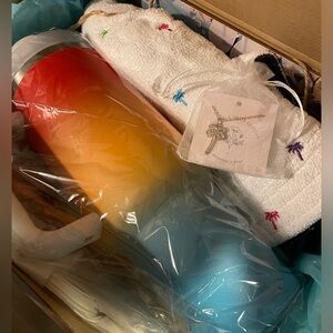 90.”Beach Bum”Steve Madden Bucket hat, 40oz Tumbler and more Gift Box